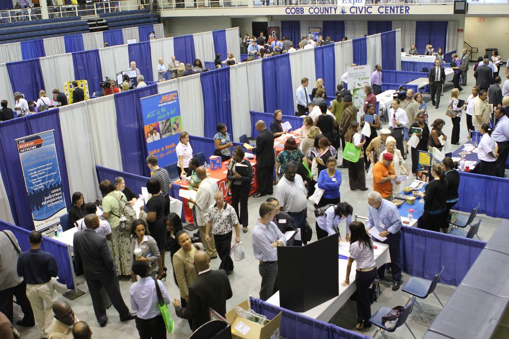 Securing the Golden Time: Automating Follow-ups After Overseas Trade Shows