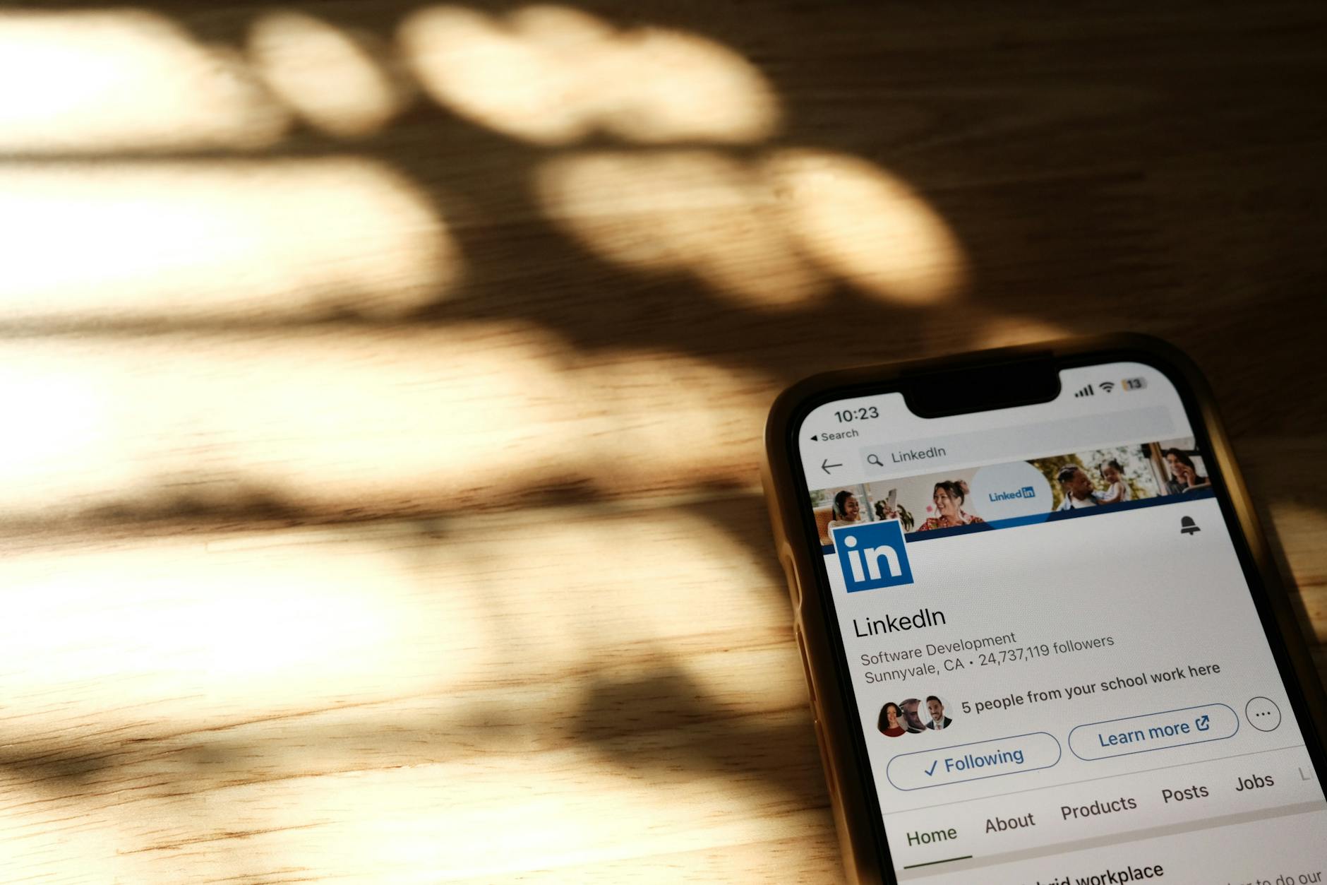 How Storytelling on LinkedIn Transforms B2B International Sales